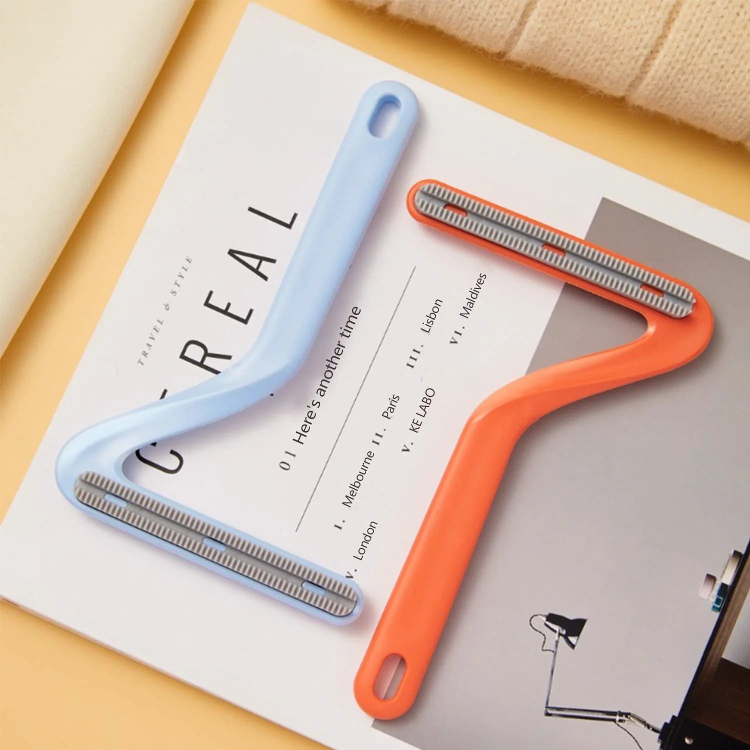 Pet Grooming Brush for Cats and Dogs Self-Cleaning Sliker Brush for Removes Mats Tangles Shedding Brush (Orange)